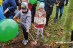 Jedyneczki sadzą drzewa z Uniwersytetem Trzeciego Wieku